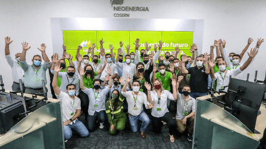colaboradores da cosern comemoram reconhecimento