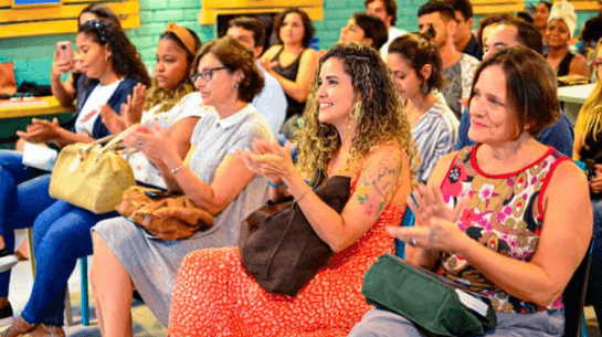 mulheres-aplaudindo