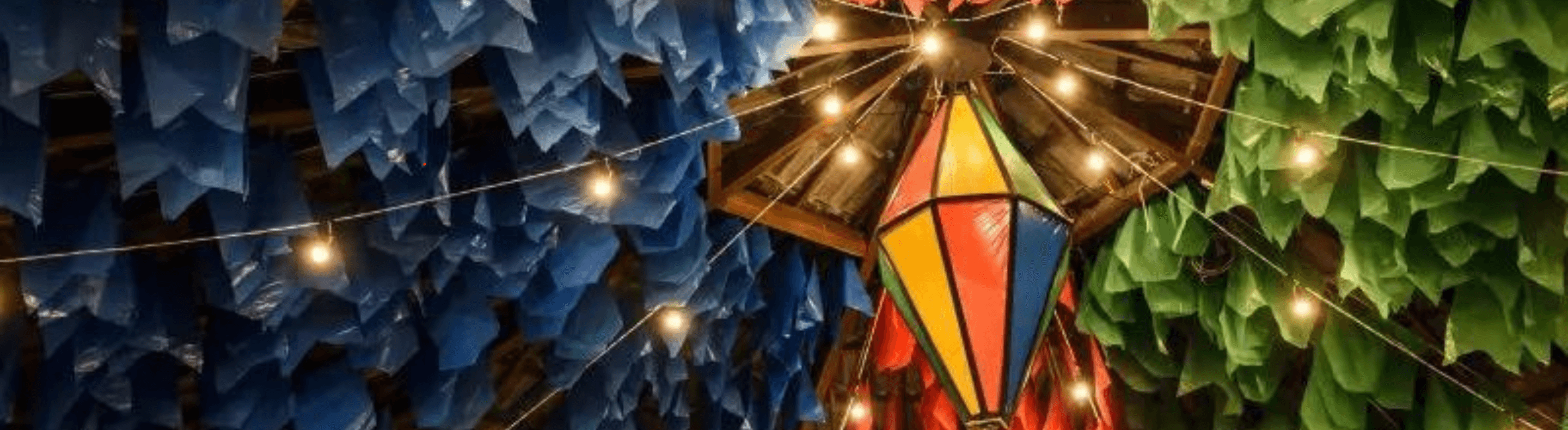 Bandeirinhas de festa junina colorida, balão colorido e lâmpadas