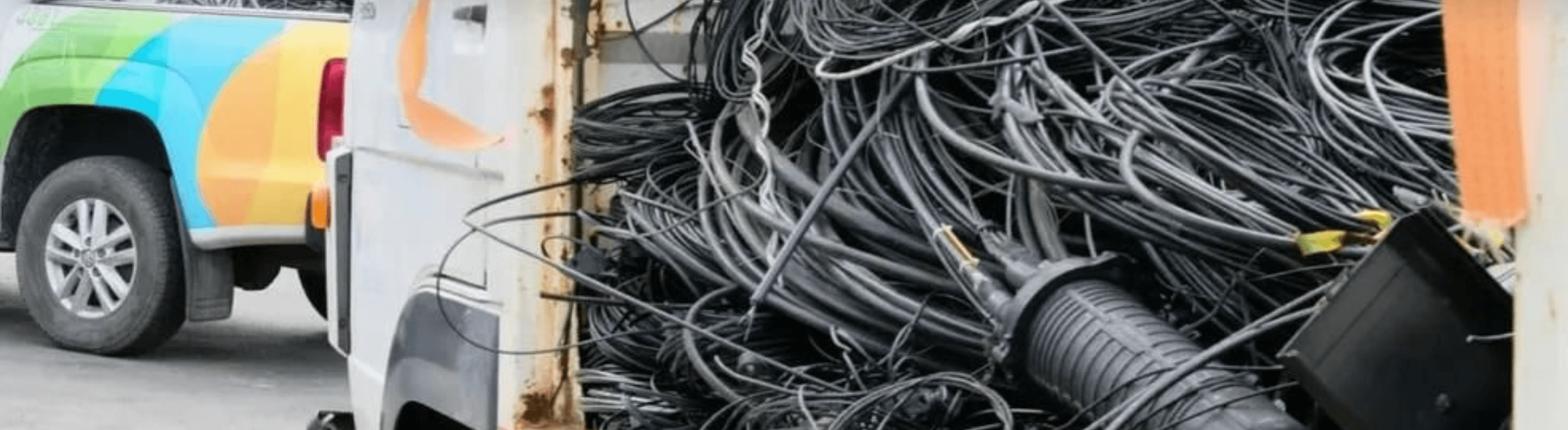 Cabos retirados pela Neoenergia