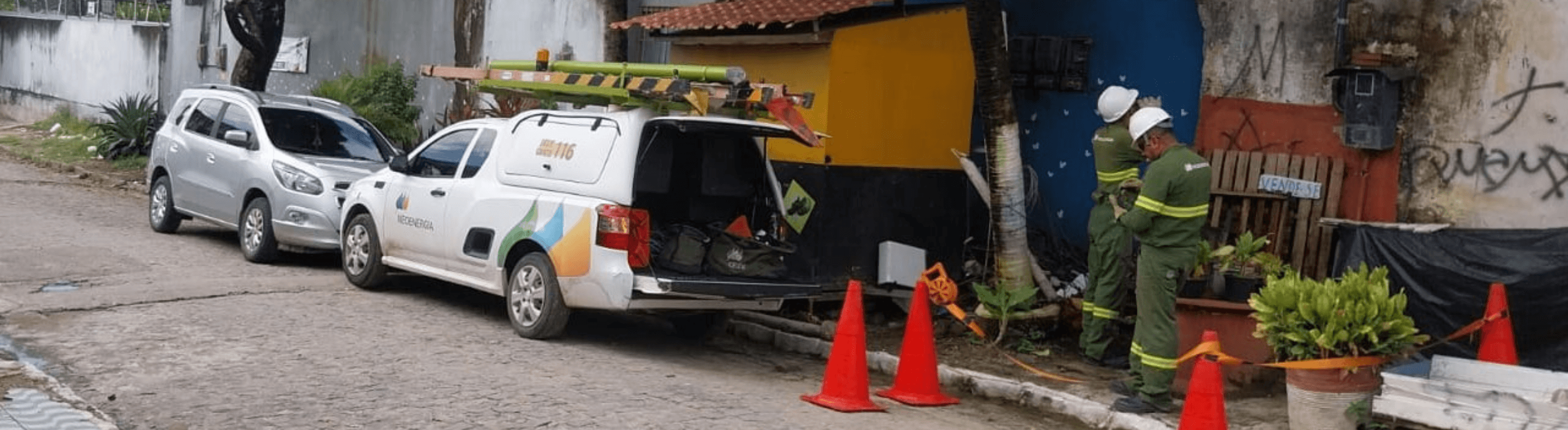 Eletricistas em ação no Paulista