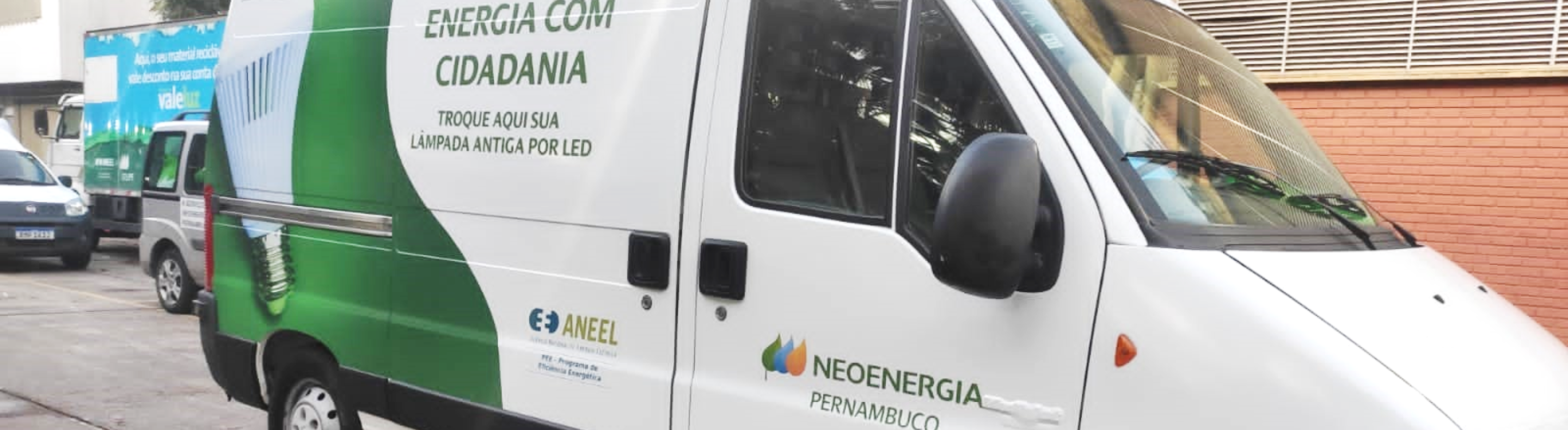Neoenergia Pernambuco promove troca de lâmpadas usadas por novas, de LED, em Igarassu e Jaboatão dos Guararapes