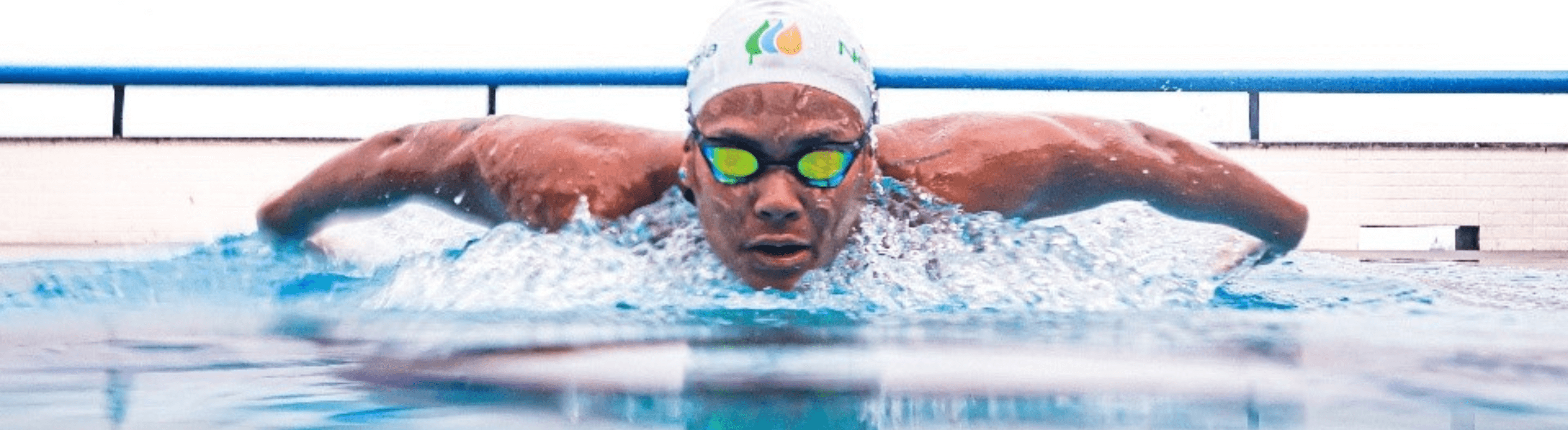 Nadadora Celine Bispo na piscina
