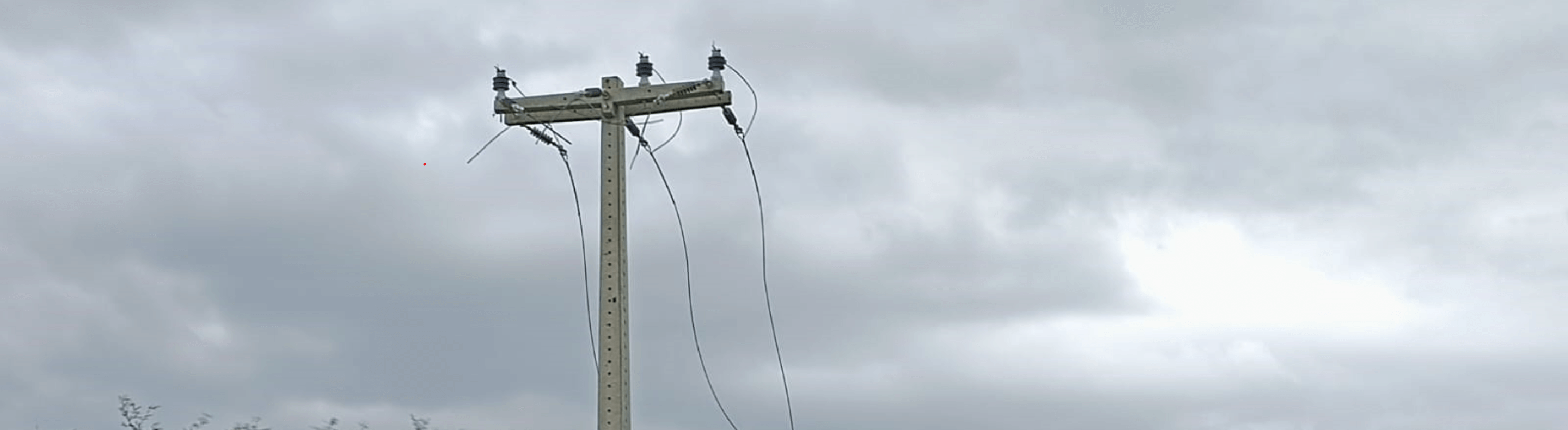 Poste com fio roubado