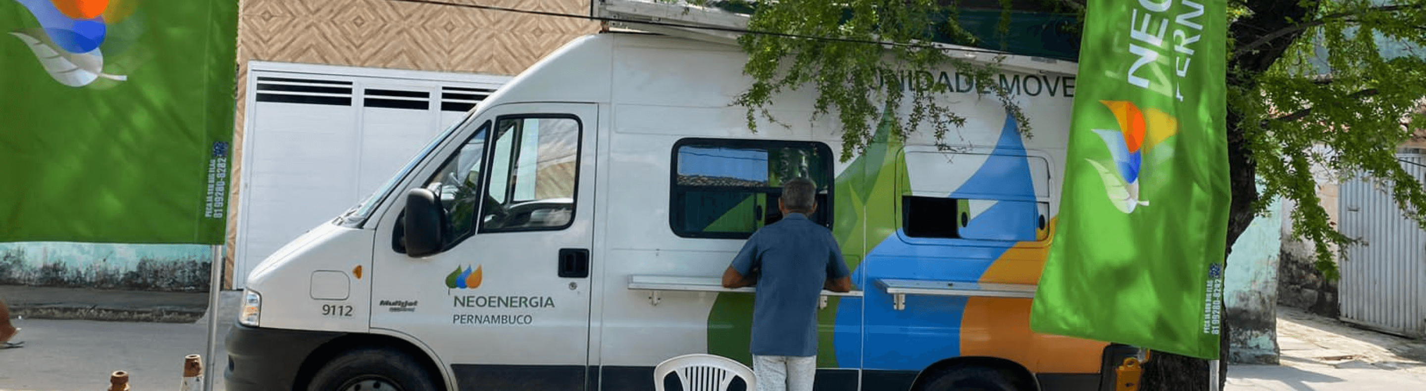 Van da Unidade Movel de Atendimento da Neonergia Pernambuco