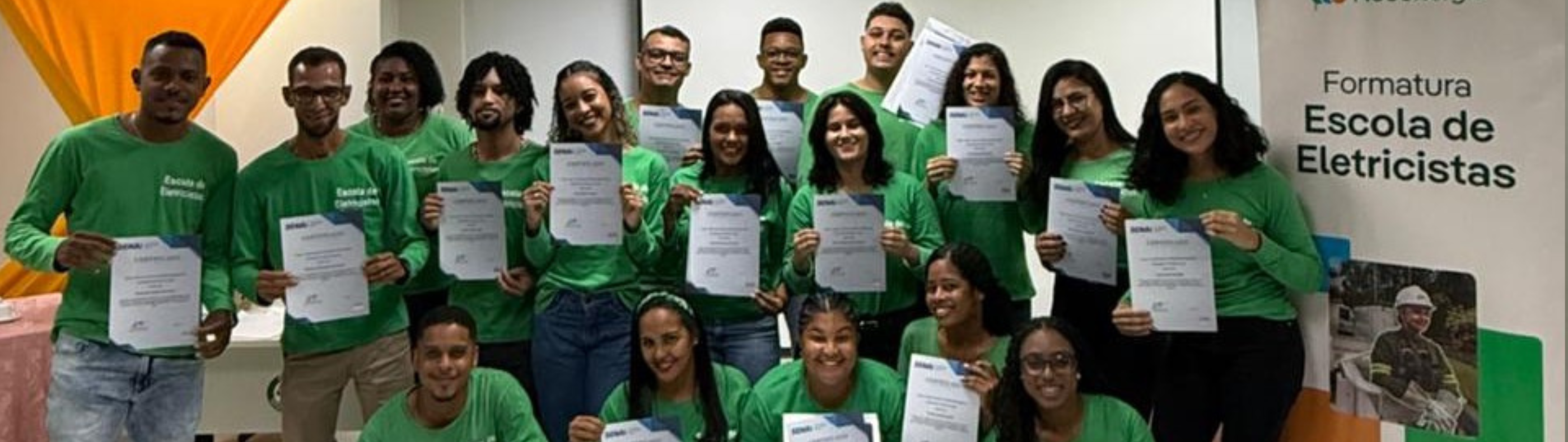 Formatura da 90ª turma da Escola de Eletricistas reforça inclusão e empregabilidade na Bahia