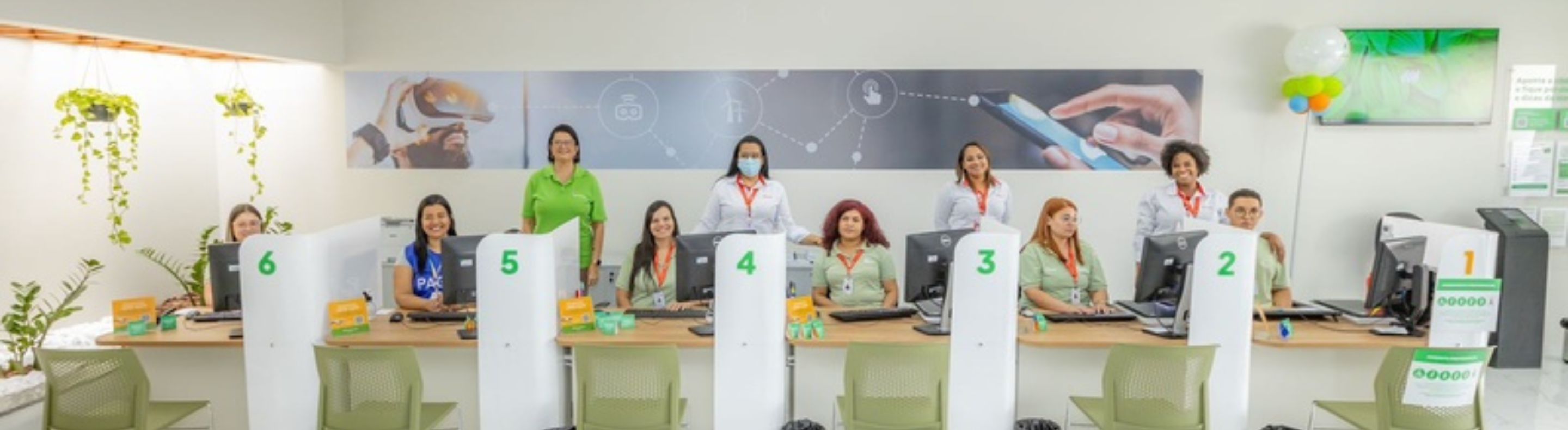 Funcionários da nova Loja de atendimento da Neoenergia Coelba em Juazeiro