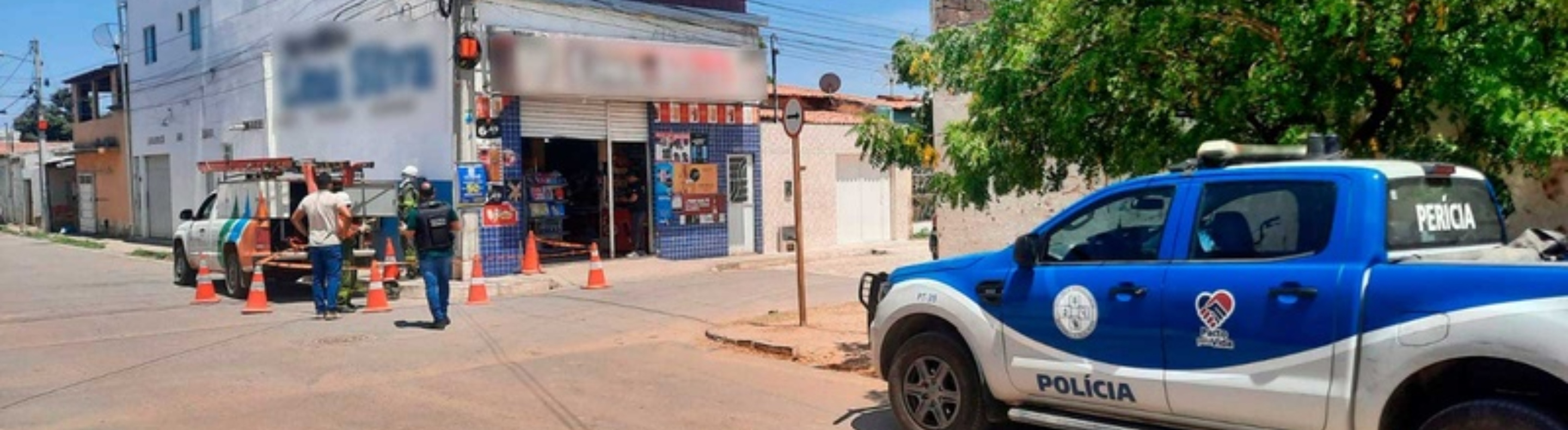 Equipes da Neoenergia Coelba e Polícia Civil em campo regularizando ligação clandestina