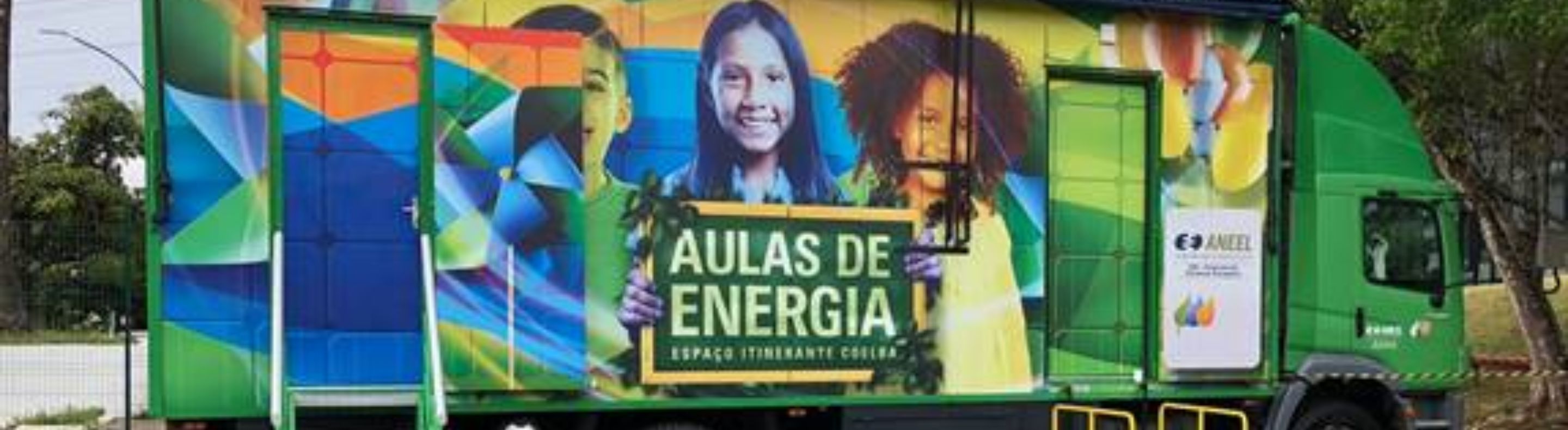 Unidade móvel educativa da Neoenergia Coelba