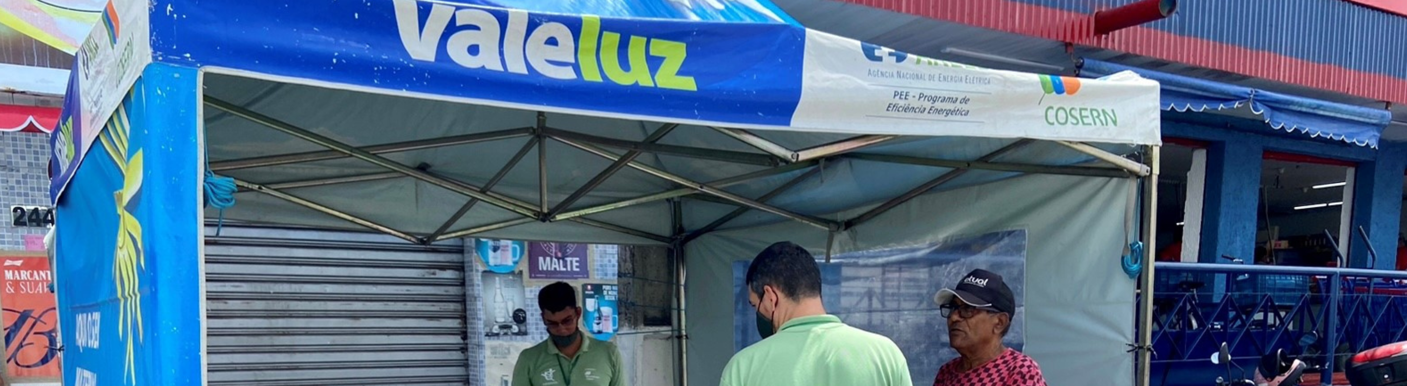 Reduza o custo da conta de energia trocando resíduos recicláveis por descontos