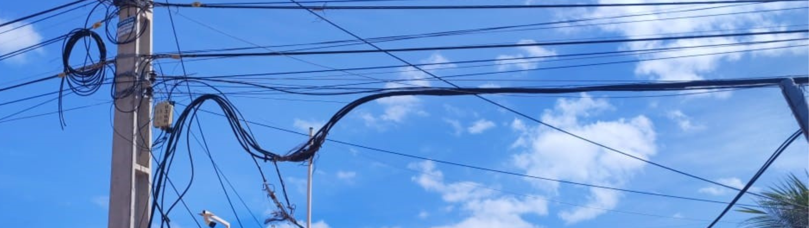 Mais de 8 toneladas de cabos irregulares são removidas de postes no RN