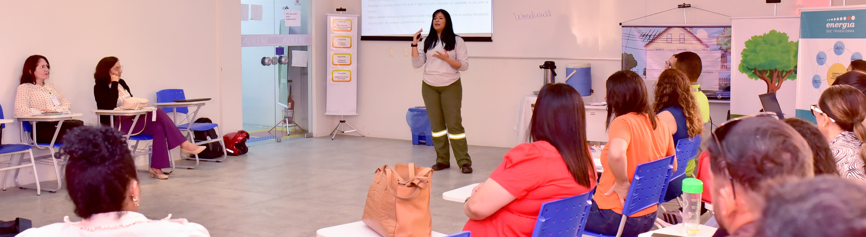 Curso gratuito capacita professores a ensinarem alunos sobre uso consciente de energia elétrica