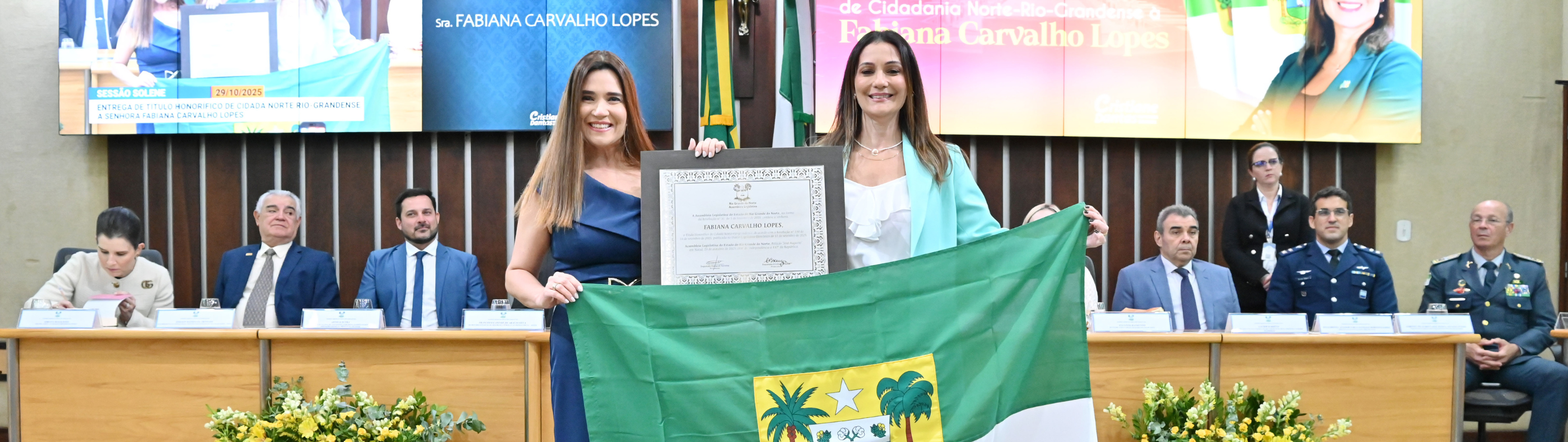 Fabiana Lopes, diretora-presidente da Neoenergia Cosern, recebe Título de Cidadã Norte-Rio-Grandense na ALRN