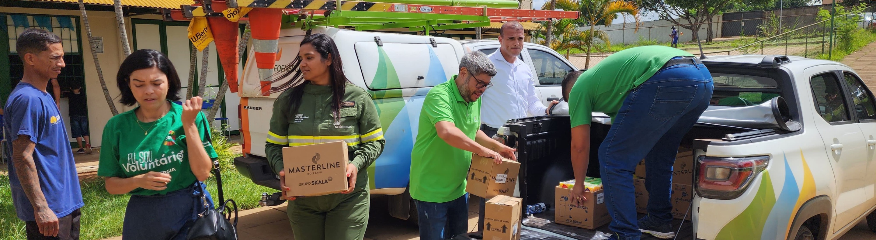 Programa de Voluntariado da Neoenergia faz doações na Vila Cauhy