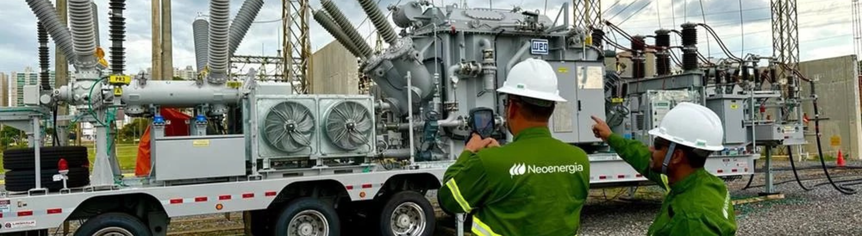 Colaboradores da Neoenergia em ação