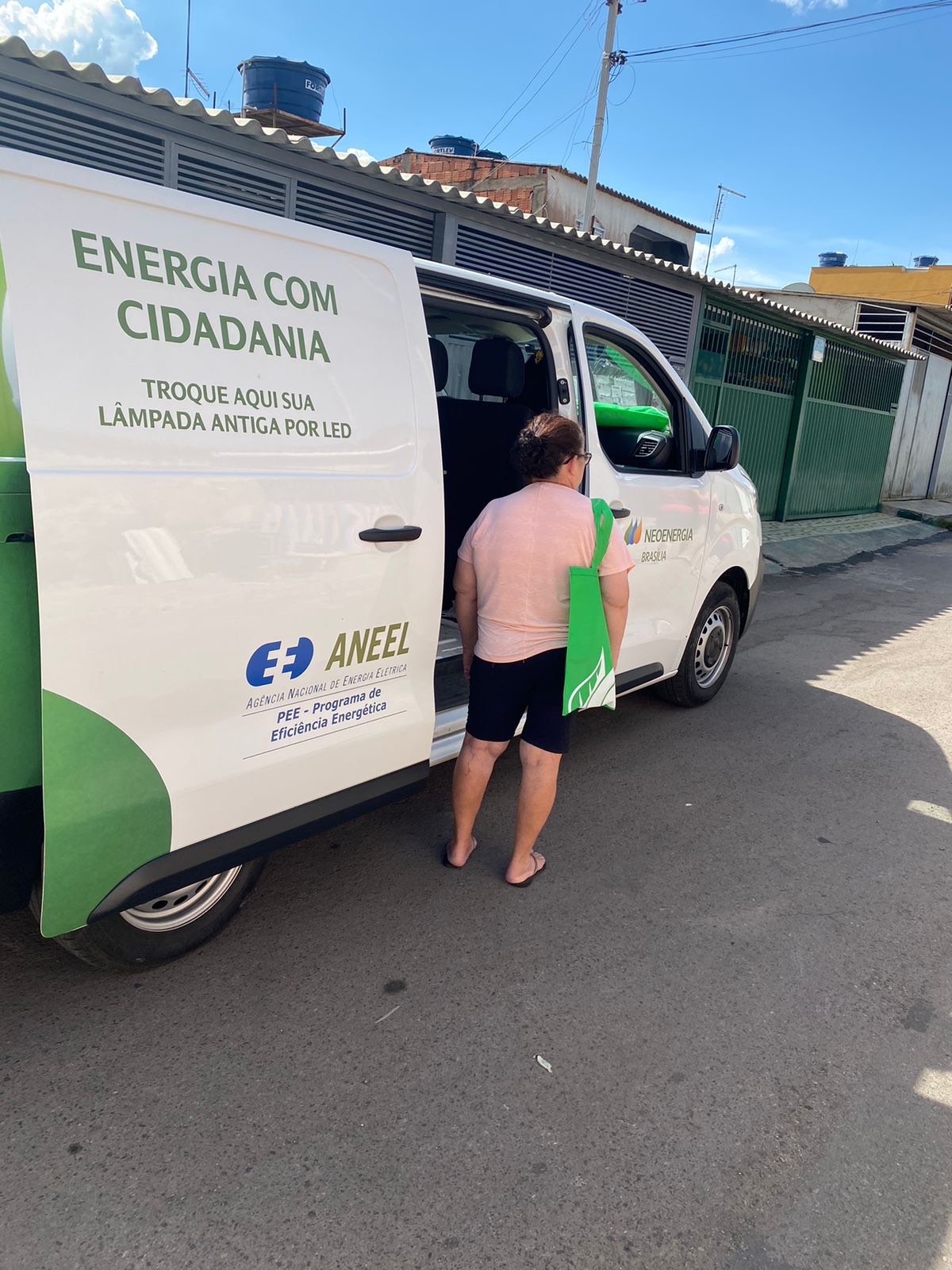 Troca de lâmpadas ineficientes por modelo LED