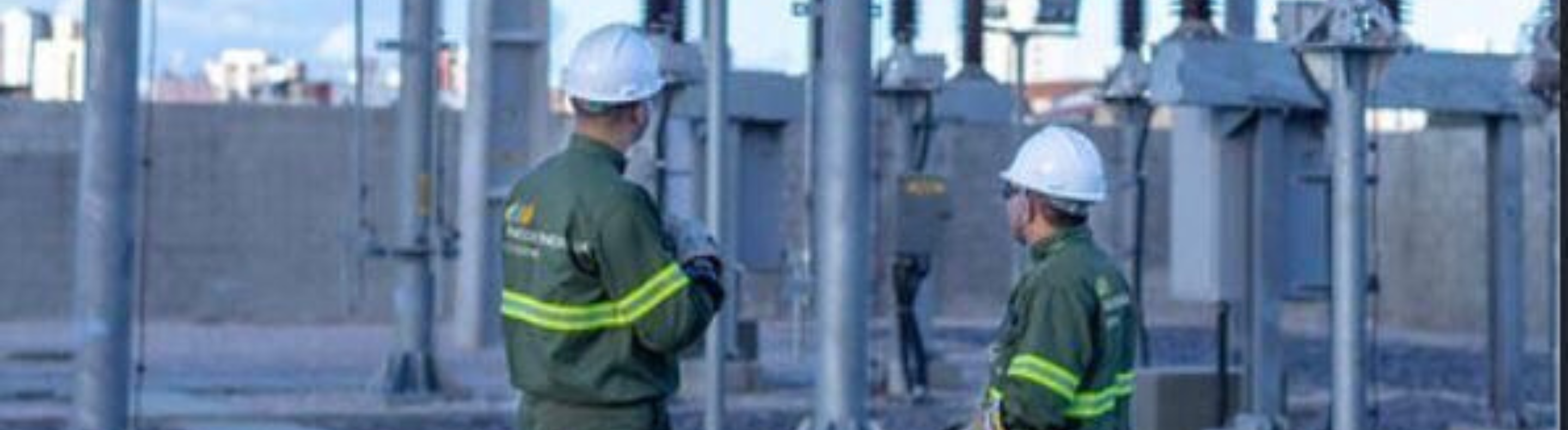 Técnicos da Neoenergia em atuação