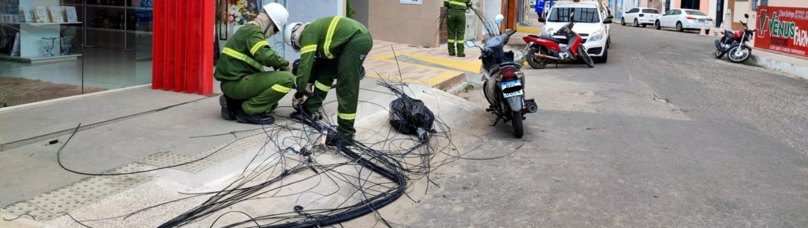 Operação Gatonet: Neoenergia Coelba intensificará a remoção dos cabos de provedores irregulares de internet em Ilhéus