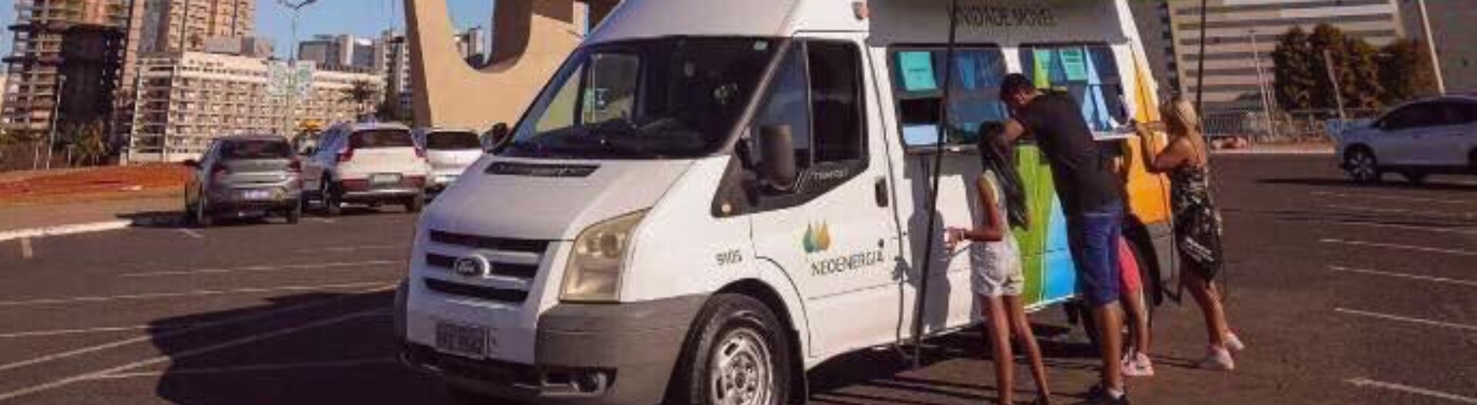 Agencia Móvel da Neoenergia Brasília realiza atendimento aos clientes