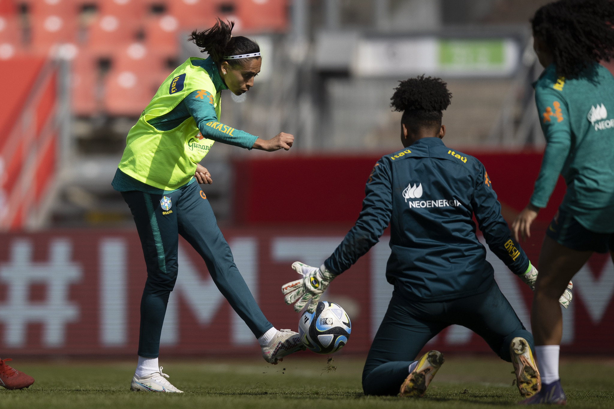 Brasileirão Feminino Neoenergia on X: 36.330 mil! Maior público da  história do futebol feminino brasileiro… Simplesmente histórico! Que show  da torcida @GuriasColoradas! 👏  / X