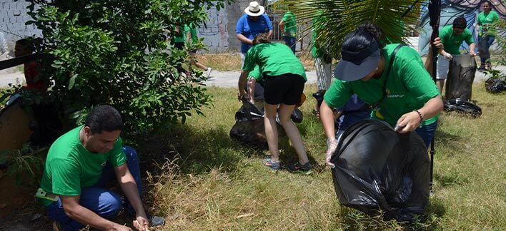 Collaborators of Neoenergia acting in volunteer action.