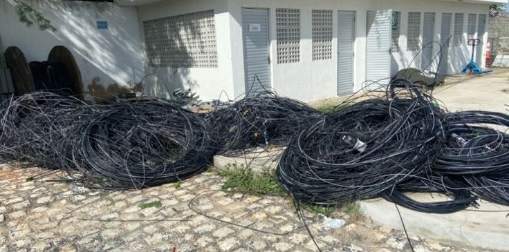 Neoenergia retira aproximadamente 60 toneladas de cabos de telecomunicações dos postes, no primeiro semestre de 2025