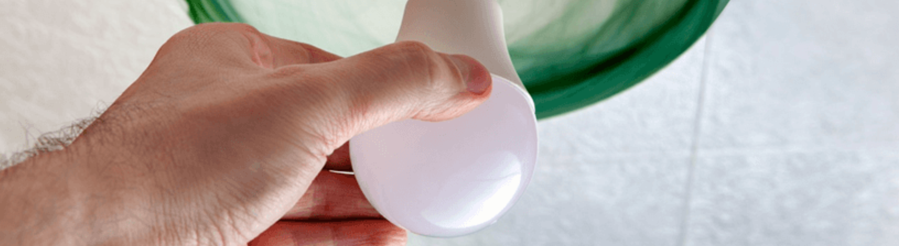 Neoenergia realiza troca gratuita de lâmpadas usadas por LED, em Ouricuri